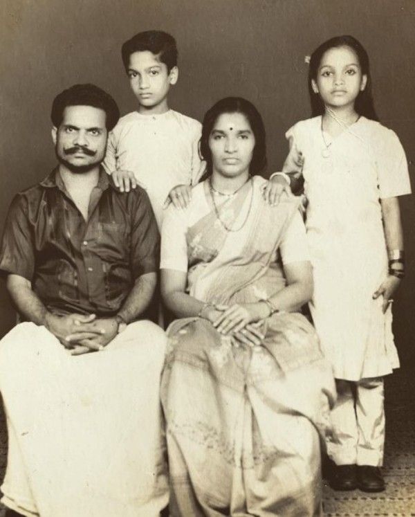 अपने परिवार के साथ सनल कुमार शशिधरन की एक पुरानी तस्वीर।
