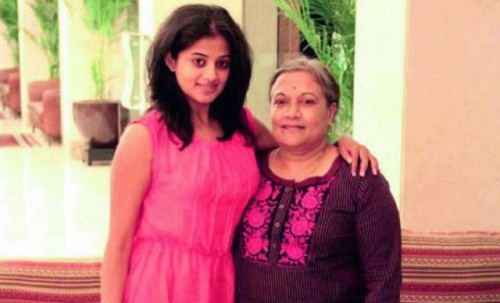 प्रियामणि अपनी मां के साथ