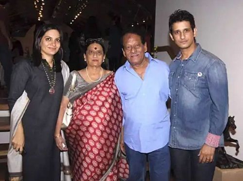 शरमन जोशी अपने माता-पिता और पत्नी के साथ
