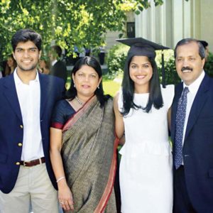 फाल्गुनी नायर अपने परिवार के साथ