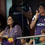 आईपीएल मैच के दौरान सार्वजनिक रूप से धूम्रपान करते शाहरुख खान