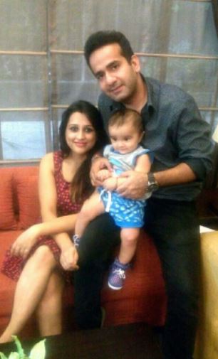 अमन चोपड़ा अपनी पत्नी और बेटे के साथ