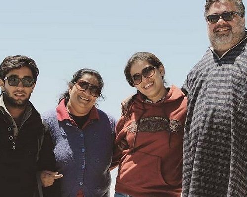 1652229112 683 Mayank Pahwa उम्र पत्नी परिवार Biography Hindi मयंक पाहवा अपने परिवार के साथ