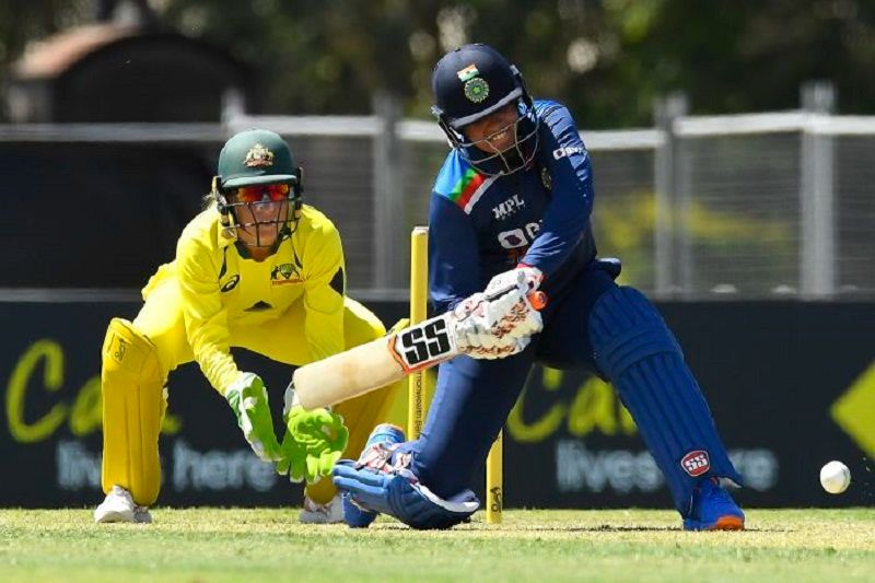 भारत महिला बनाम ऑस्ट्रेलिया महिला वनडे के दौरान ऋचा घोष