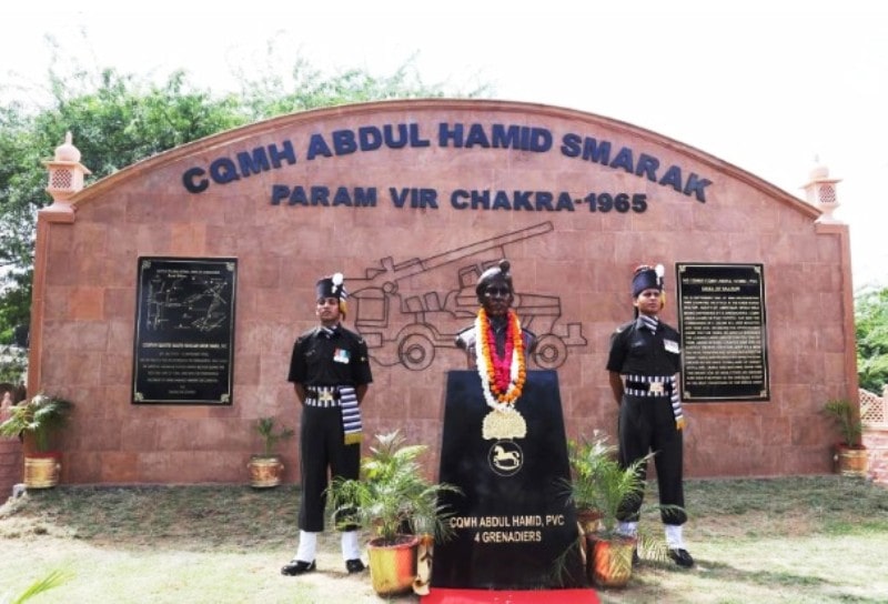 जोधपुर सैन्य स्टेशन पर अब्दुल हमीद की आवक्ष प्रतिमा