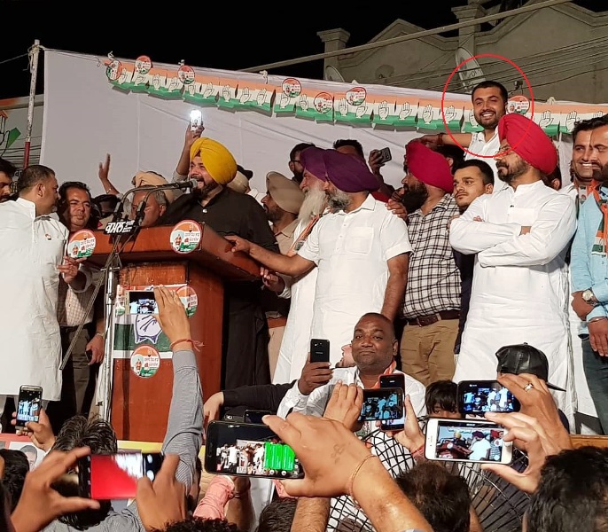 जगदीप कंबोज, नवजोत सिंह सिद्धू के साथ 2018 में शाहकोट विधानसभा क्षेत्र में कांग्रेस के लिए प्रचार कर रहे हैं