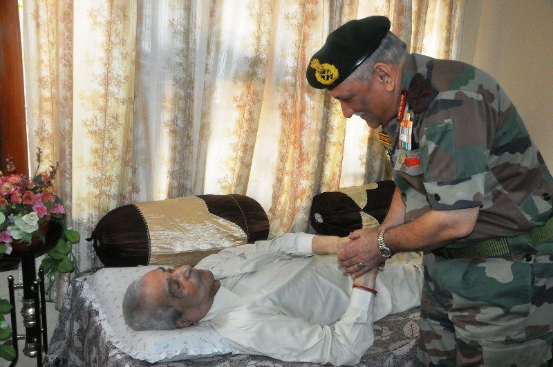 सुखदेव सिंह सलारिया तत्कालीन सेना प्रमुख, दिवंगत जनरल बिपिन रावत के साथ