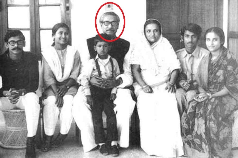 शेख मुजीबुर रहमान अपने परिवार के साथ