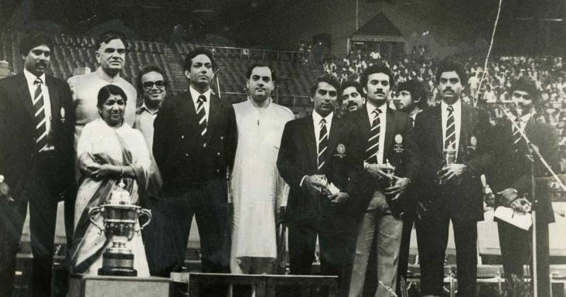 लता मंगेशकर 1983 क्रिकेट विश्व कप विजेता भारतीय टीम के साथ