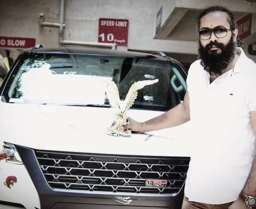 रामचंद्रन राजू अपनी कार टोयोटा फॉर्च्यूनर टीआरडी के साथ