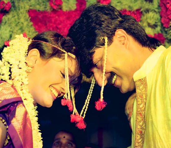 विवेक अग्निहोत्री अपनी पत्नी के साथ अपनी शादी के दिन