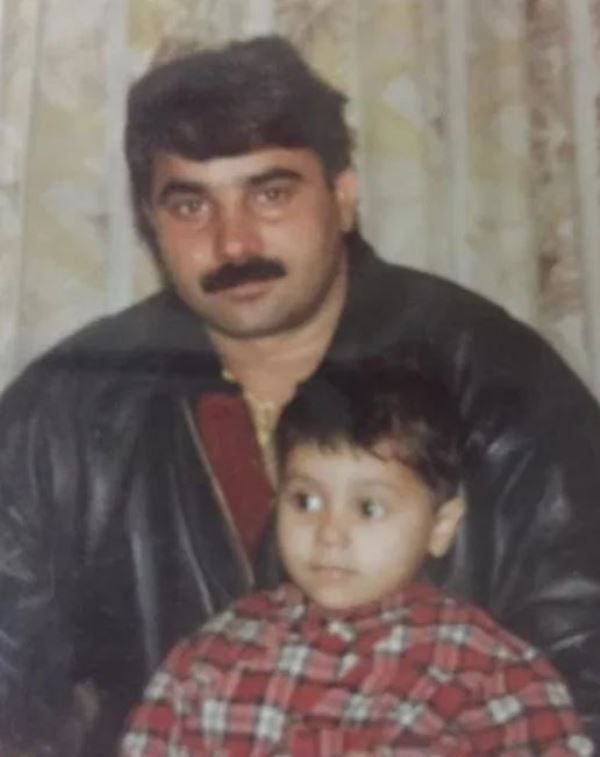 पिता के साथ प्रिया बेनीवाल की बचपन की फोटो
