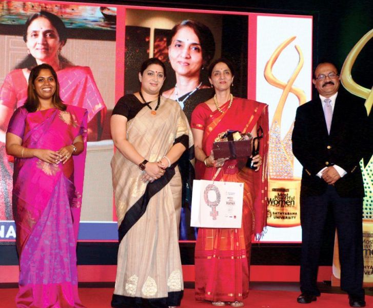 चित्रा रामकृष्ण को व्यवसाय में सबसे शक्तिशाली महिला का पुरस्कार मिला
