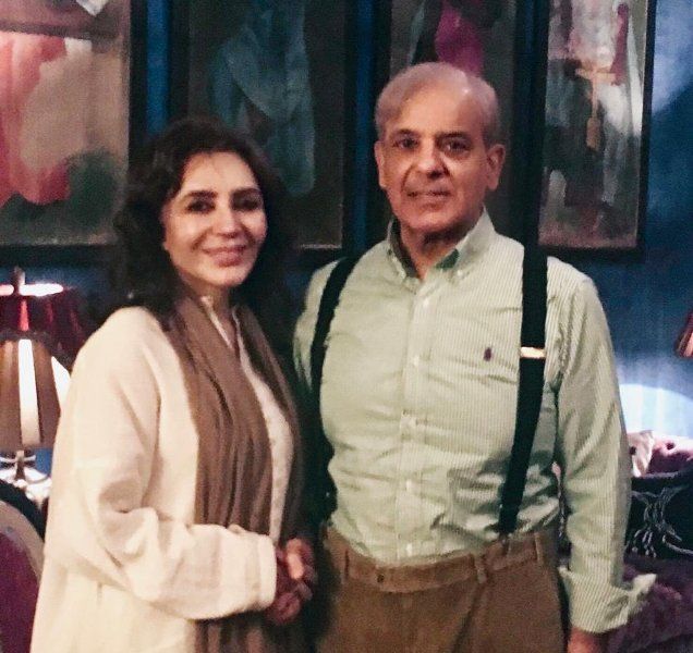 तहमीना दुर्रानी अपने पति शहबाज शरीफ के साथ