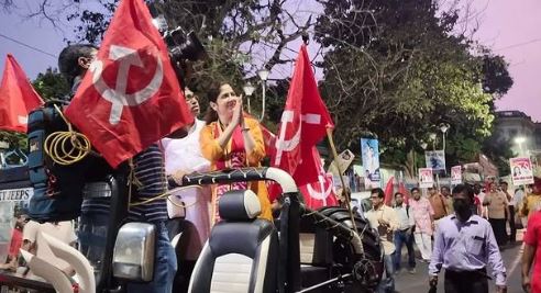 राजनीतिक रैली के दौरान सायरा शाह हलीम
