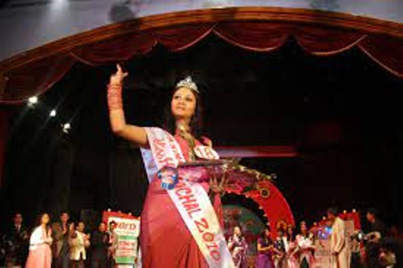 पूर्वा राणा को मिस हिमाचल 2010 का ताज पहनाया गया