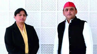 1652252217 625 Pallavi Patel politician उम्र पति Caste परिवार Biography Hindi अखिलेश यादव के साथ पल्लवी पटेल