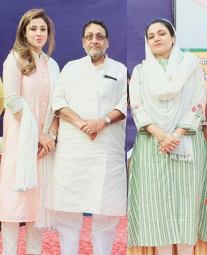 नवाब मलिक (बीच में) अपनी बेटियों के साथ, नीलोफर मलिक (बाएं) और सना मलिक शेख (दाएं)