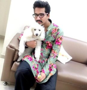 हर्ष लिम्बाचिया को कुत्तों से प्यार है