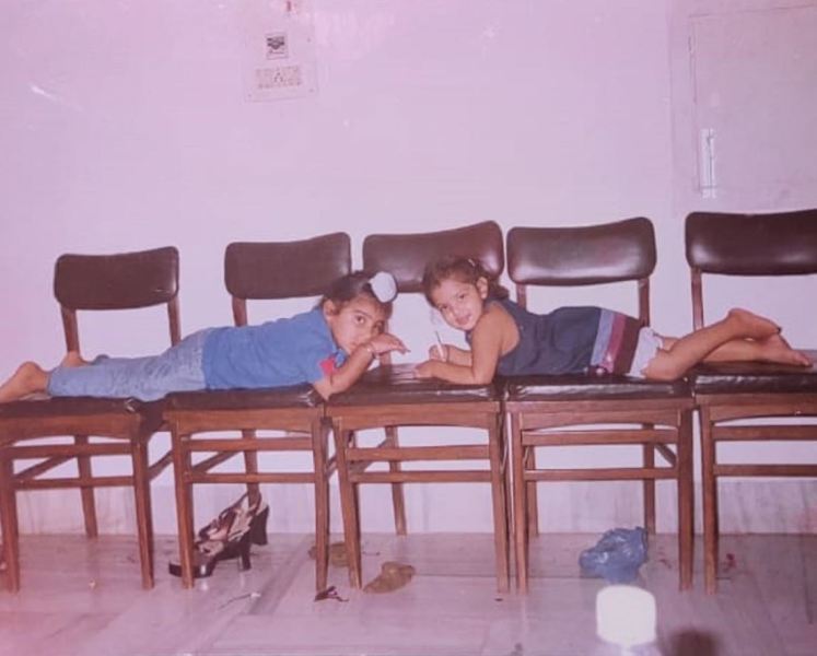 भाई के साथ हरनाज संधू की बचपन की फोटो