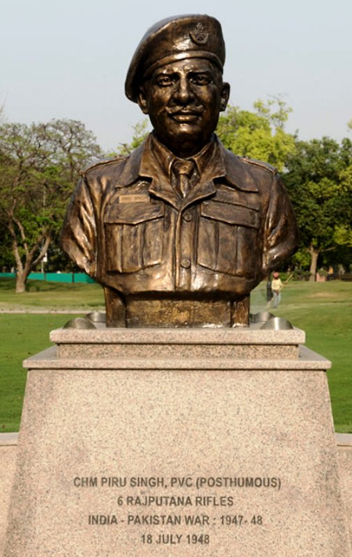 राष्ट्रीय युद्ध स्मारक, दिल्ली में स्थापित सीएचएम पीरू सिंह की आवक्ष प्रतिमा