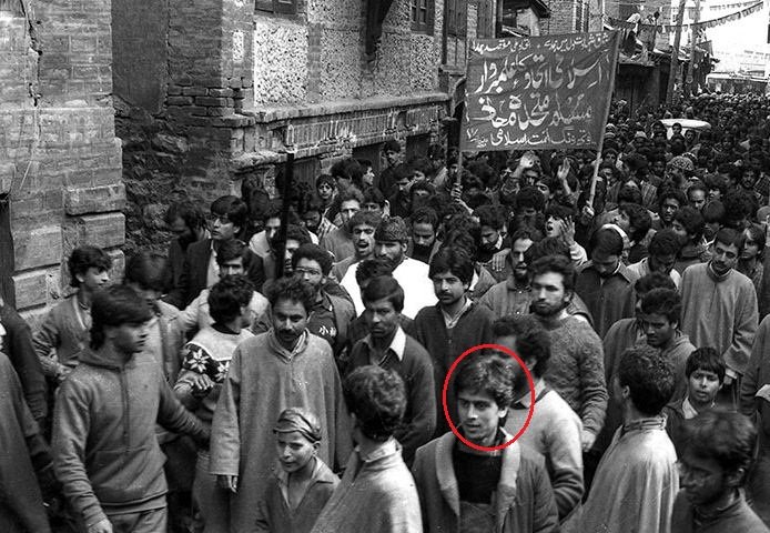युसूफ शाह ने यासीन मलिक के साथ 1987 में एक चुनावी रैली का नेतृत्व किया