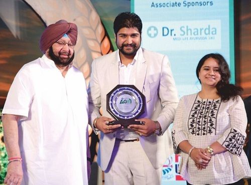 डॉ. मुकेश शारदा को पंजाब के माननीय मुख्यमंत्री, आदरणीय कैप्टन अमरिंदर सिंह से पुरस्कार मिला