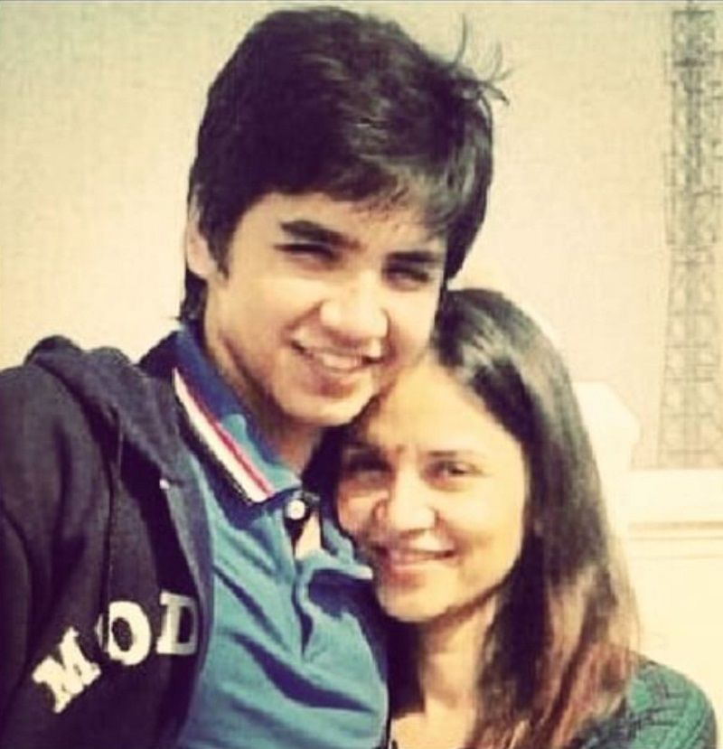 लक्षवीर सिंह सरन अपनी मां के साथ