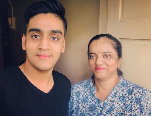 राघव शर्मा और उनकी मां