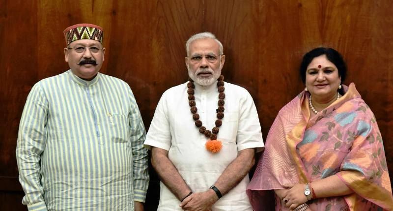 भारतीय प्रधानमंत्री के साथ सुयश रावत के माता-पिता