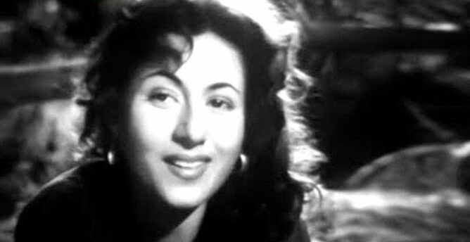 फिल्म तराना (1951) के संध्या के गीत 'बोल पापी बोल कौन है तेरा चितचोर' में मधुबाला