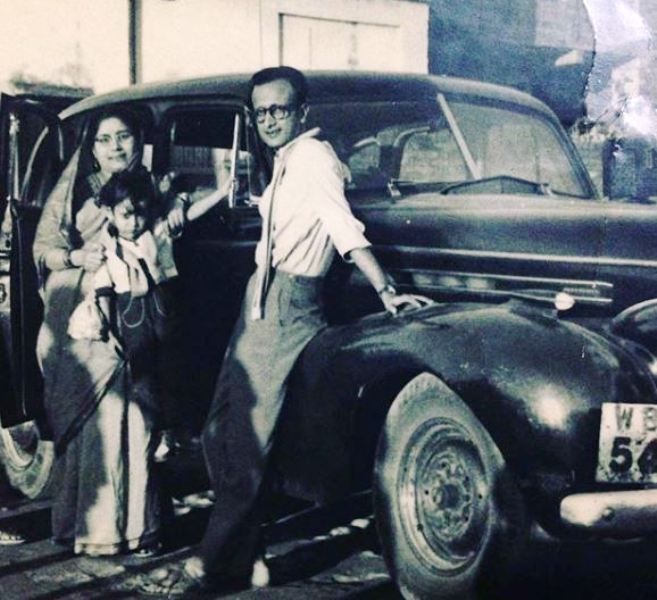 अपने माता-पिता के साथ बप्पी लाहिड़ी की बचपन की तस्वीर