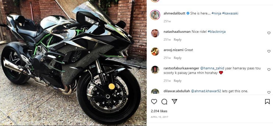 अहमद अली बट का इंस्टाग्राम पोस्ट उनकी बाइक के बारे में