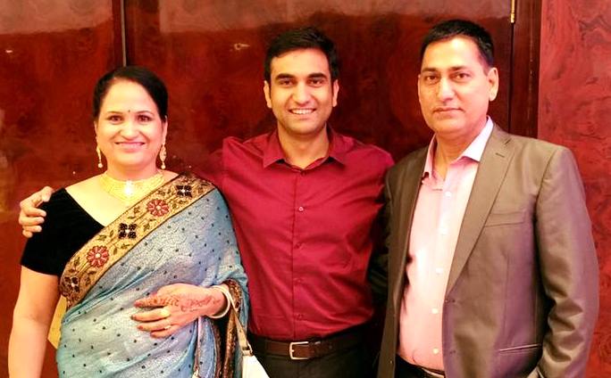 ललित शौकीन अपने माता-पिता के साथ