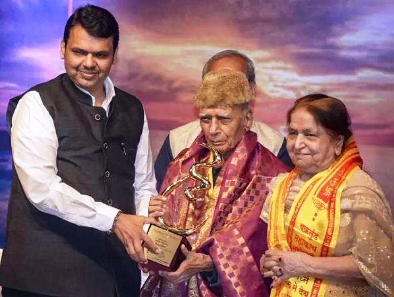 हृदयनाथ मंगेशकर के साथ खय्याम पुरस्कार