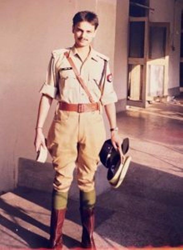 राजेश्वर सिंह की पुलिस सेवा के शुरुआती दिनों की एक पुरानी तस्वीर।