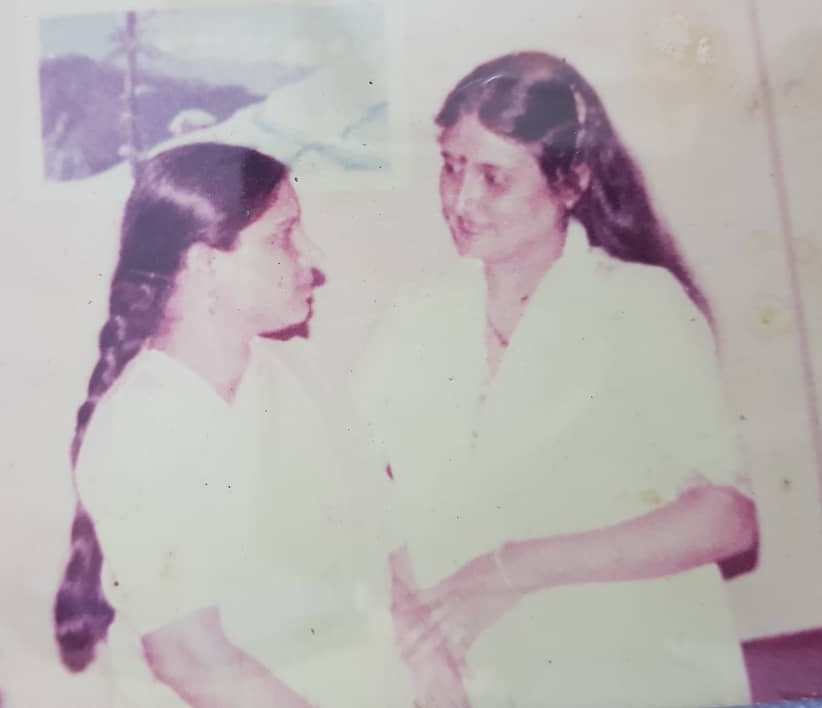 जैविक मां और आरती सिंह की दत्तक मां