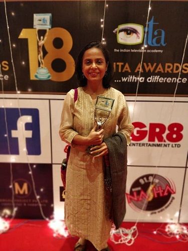 लवलीन मिश्रा अपने पुरस्कार के साथ