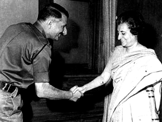 सैम मानेकशॉ इंदिरा गांधी के साथ