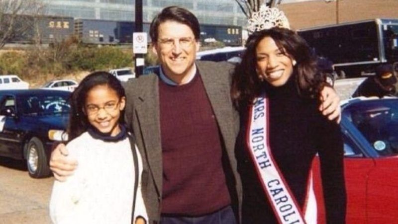 क्रिस्ट एक बच्चे के रूप में अपने पिता और मां के साथ 2002 में मिसेज नॉर्थ कैरोलिना यूएस का ताज जीतने के बाद अपनी मां के साथ