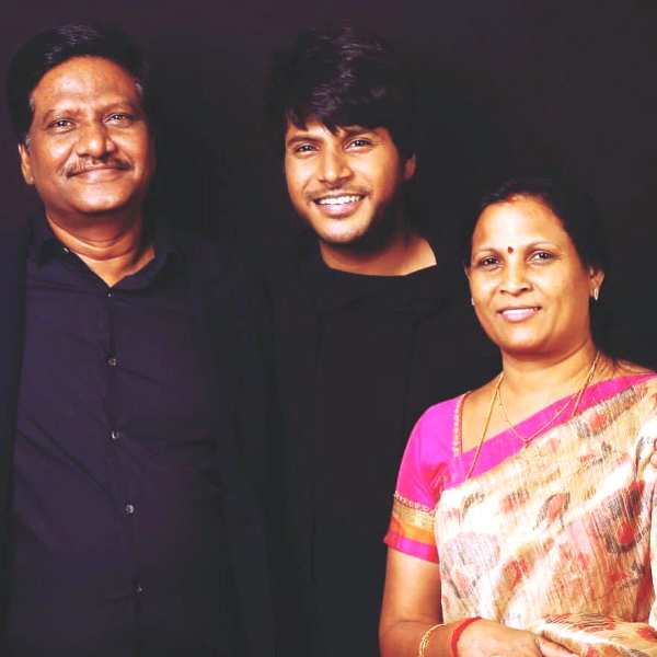 संदीप किशन अपने पिता और मां के साथ