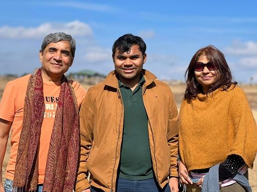 डॉ राजेश शाह अपनी पत्नी और बेटे के साथ