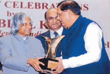 बिंदेश्वर पाठक को एपीजे अब्दुल कलामी से मिला अच्छा कॉर्पोरेट नागरिक पुरस्कार