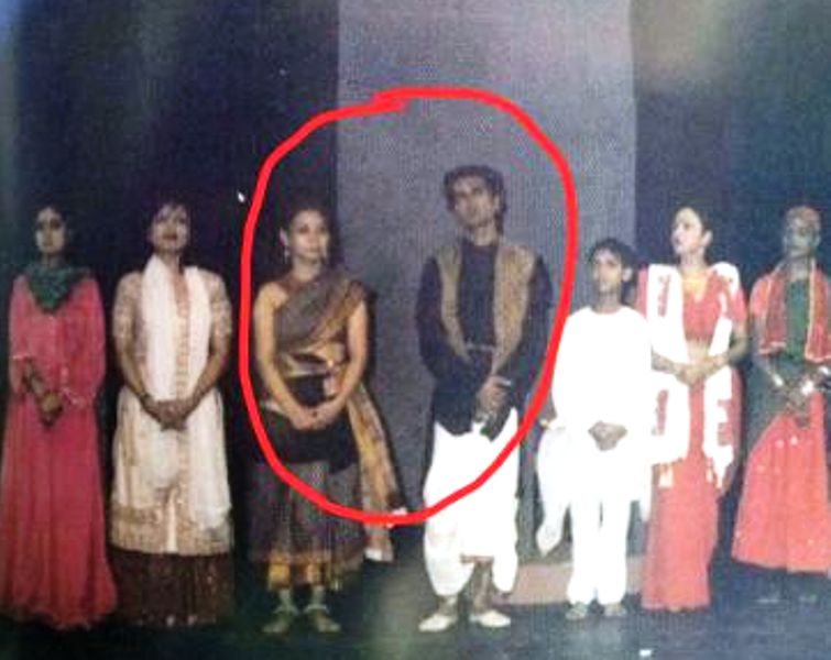 नाटक के दौरान सुनीता रजवार और नवाजुद्दीन सिद्दीकी