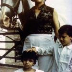 डेविड हेडली बचपन में अपनी मां और छोटी बहन के साथ।