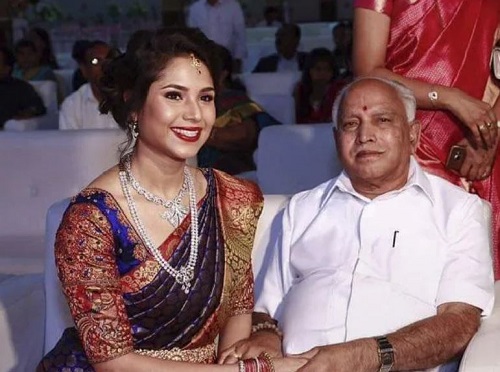 डॉ सौंदर्या नीरज अपने दादा बीएस येदियुरप्पा के साथ