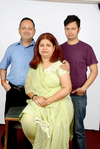 आईपीएस वीरेश कुमार भावरा अपनी पत्नी और बेटे के साथ