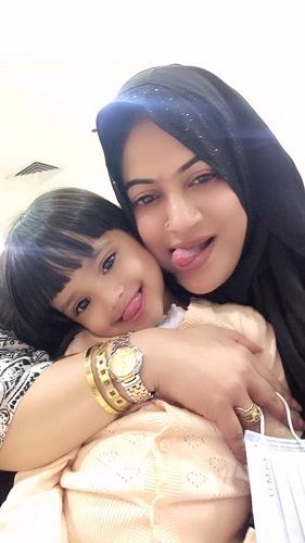 राइमा इस्लाम शिमू अपनी बेटी के साथ