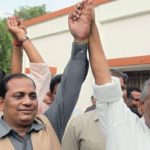 1652344205 412 Kalyan Singh उम्र Death पत्नी परिवार Caste Biography Hindi कल्याण सिंह (दाएं) अपने बेटे राजवीर सिंह (बाएं) के साथ