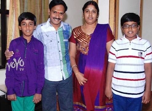 वेणु माधव अपनी पत्नी और बच्चों के साथ